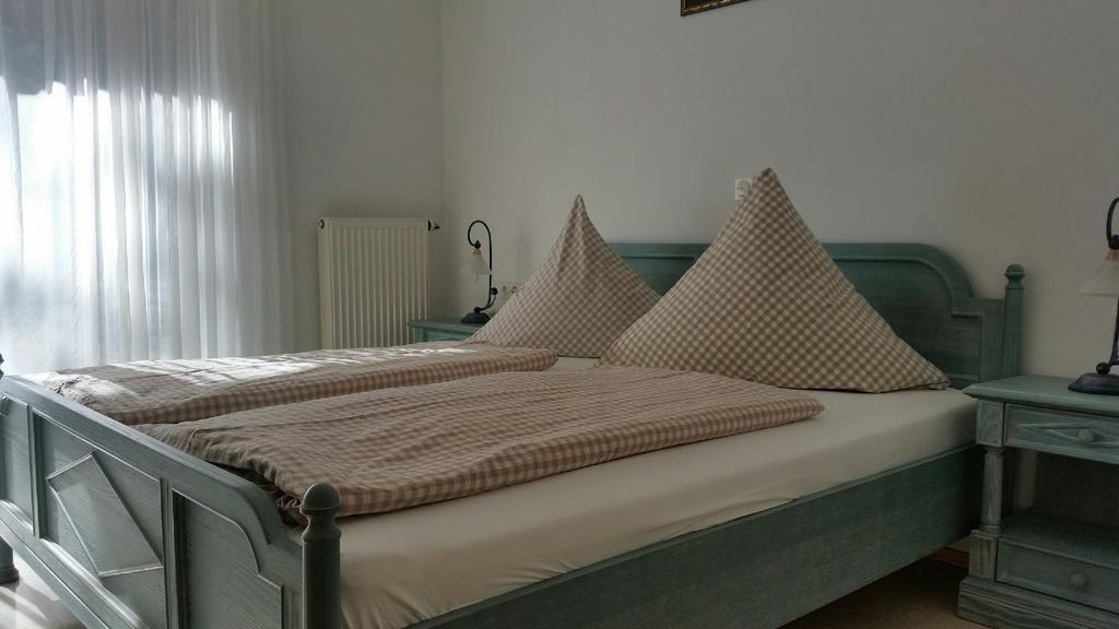 Hotel-Pension Haus Hubertus Weigendorf Habitación foto